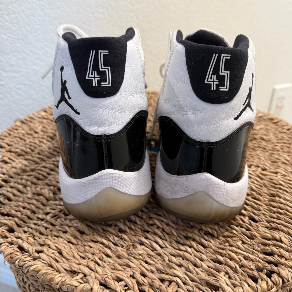 Nike White and Black Sneakers